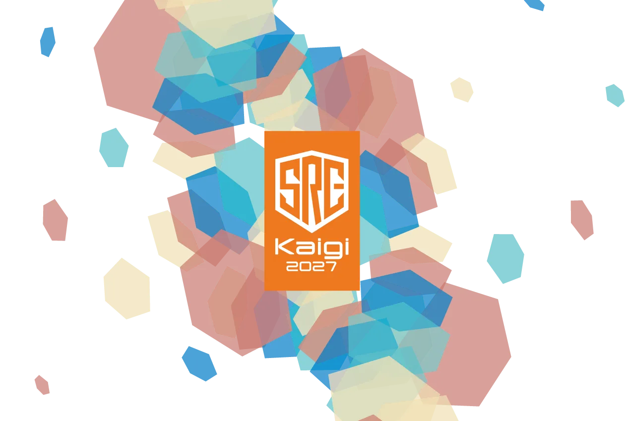 SRE Kaigi 2027 キービジュアル。オレンジのロゴを中心に、青・ローズ・シアン・クリーム色の六角形が重なり合う